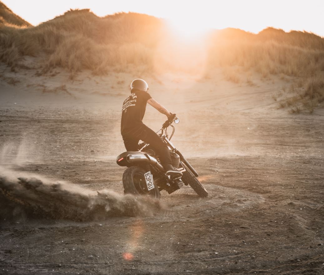 ¿Por qué debería utilizar jeans o pantalones especiales para andar en su moto?